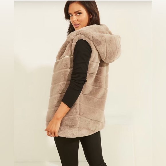 Maria Faux-Fur Vest - Picture 2 of 11